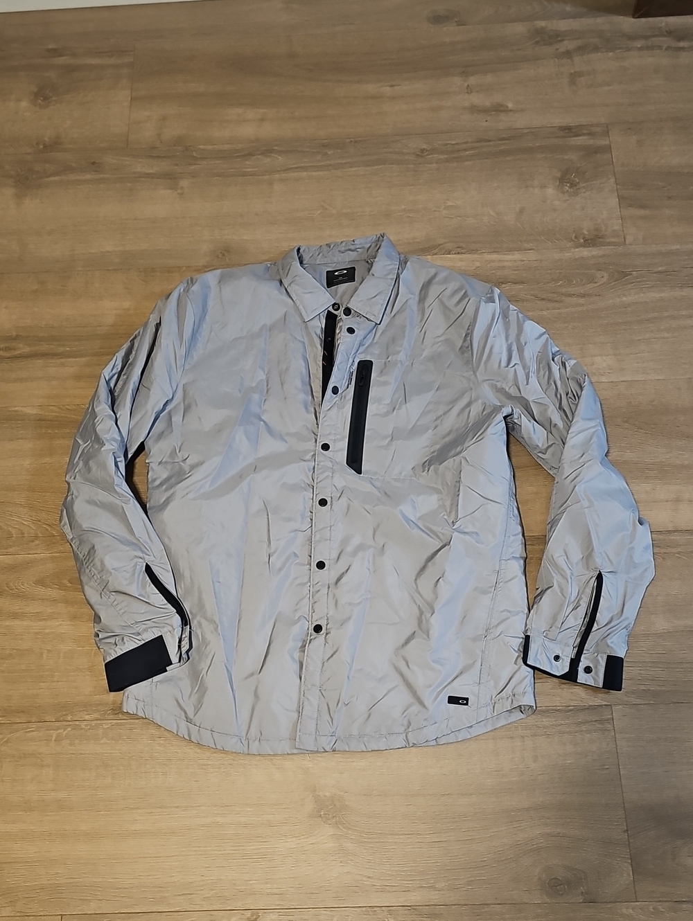 Oakley Light Gray Button-Front Insulated Shirt Jacket with Black Trim Size Large